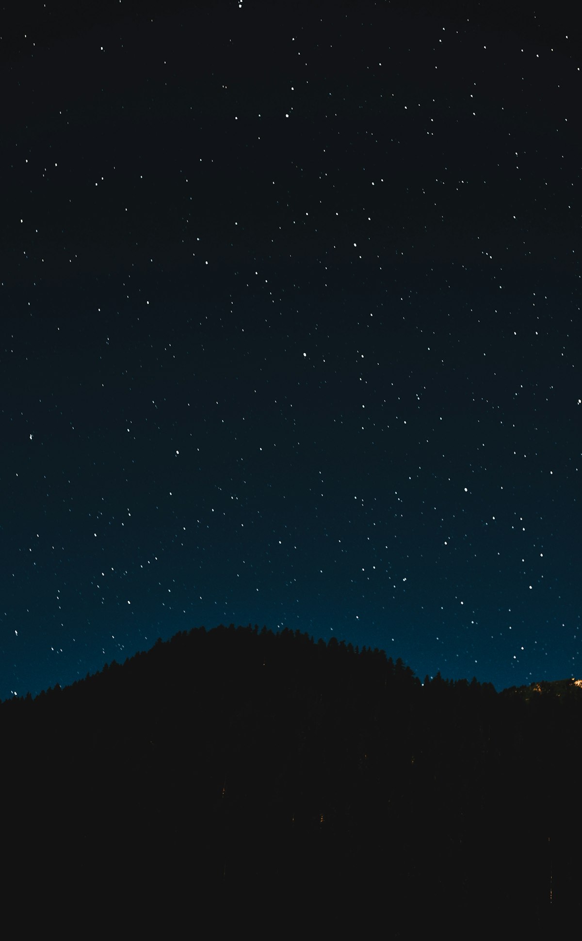 夜空に輝く満天の星と恋の予感